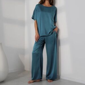 LUNYA BNWT Washable Silk Tee Pant Set in Piquant Teal Size M